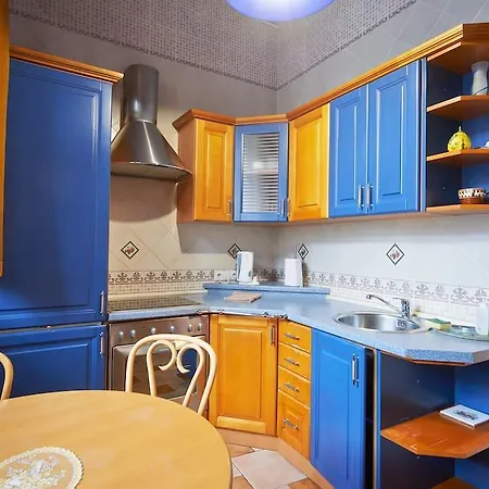 Cozy In Gothic Style House In The Heart Of The Old Town